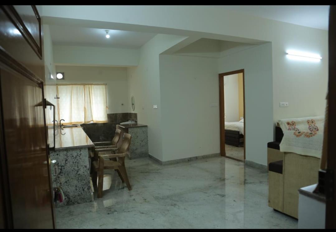 S V Home Stay Tirupati Luaran gambar